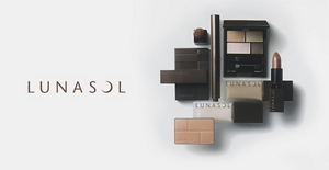 A wide variety of LUNASOL cosmetics products in brown packaging against a grey background and “LUNASOL” written in brown.