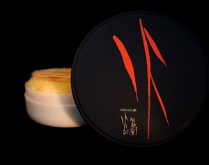 Round, black case showing artist Toko Shinoda’s calligraphy in red and the smaller gold logo, “Hinotori”, in English and Japanese.
