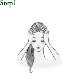 step1 セミロングの場合、はじめに 3プッシュ程度をとり、指の腹で頭皮全体をジグザグマッサージするようになじませながら洗います。