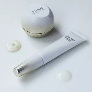 Melty Rich Eye Cream and Refreshing Eye Essence with texture