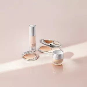 Cellular Performance Foundation products displayed on pink-beige background.