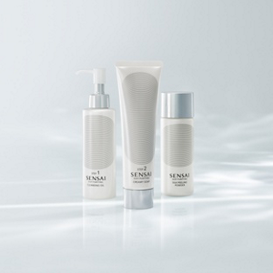Produits Silky Purifying présentés avec un arrière-plan blanc.