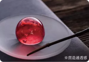 "以和菓子“锦玉”为灵感,呈现透明感与鲜明色彩层次感的示意图"