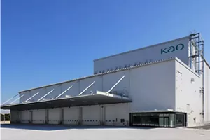 A plant painted all white with a Kao logo against a blue sky.