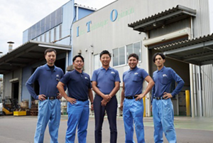 札幌高級鋳物株式会社、代表取締役奥田由利氏(左)と取締役製造部長の小椋博樹氏(右)