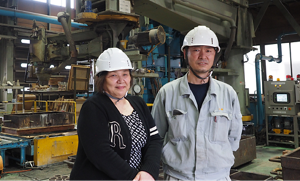 札幌高級鋳物株式会社、代表取締役奥田由利氏(左)と取締役製造部長の小椋博樹氏(右)