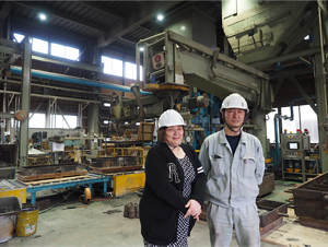 札幌高級鋳物株式会社、代表取締役奥田由利氏(左)と取締役製造部長の小椋博樹氏(右)