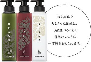 椿と真珠をあしらった地紋は、3品並べることで屏風絵のように一体感を醸し出します。