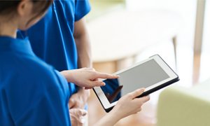 介護施設向けeラーニングに関するコラムのイメージ画像