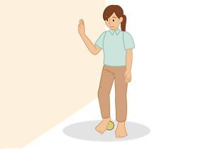 壁に片手をつきながら、片足を乗せたボールに体重をかけている様子のイラスト