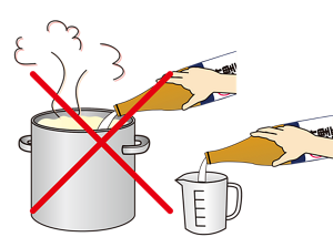 調味料びんから直接料理に調味料を入れず、プラスチック製の容器に一度移し替えてから使用しているイラスト。