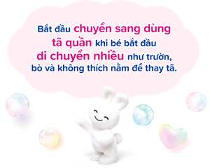 Bắt đầu chuyển sang dùng tã quần khi bé bắt đầu di chuyển nhiều như trườn, bò và không thích nằm để thay tã.