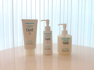 左から、「ジェルメイク落とし」「オイルメイク落とし」 「乳液ケアメイク落とし」(全て医薬部外品)