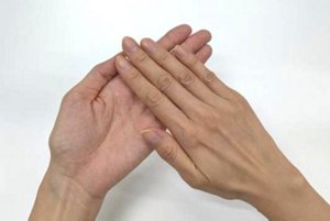 両手の指の腹を合わせて薄くのばす