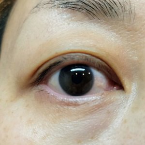 50代女性の目もと例の画像