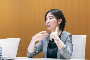 「血流が悪くなる理由」について解説している三代 亜沙美さんの写真