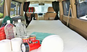 車中泊を示す写真。