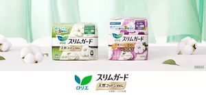 ロリエの生理用ナプキン、スリムガード 天然コットン100%の商品ビジュアル。柔らかいグリーンの背景やコットンとともに商品が並んでいる。
