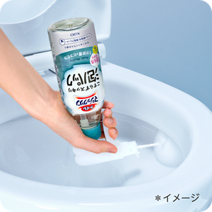 逆さスプレーをしているイメージ画像