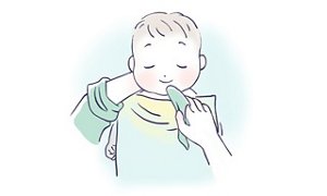 ぬらしたガーゼでやさしく顔を拭く