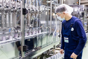 20221130_kao-abfuellung_063_foto_mario-andreya