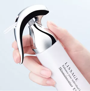 Photograph of the trigger pump container held in the hand