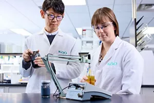 Two researchers conducts research to understand the chemical properties of products