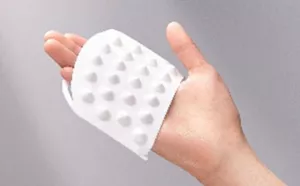 「宇宙きぶん スペースシャンプーシート」に指をくぐらせている画像