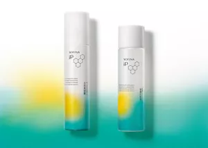 左がソフィーナ iP ベースケア セラム<土台美容液>、右がソフィーナ iP 角層トリートメント 基礎化粧液。