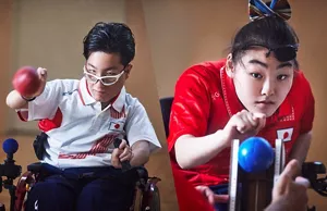 ボッチャ選手 右:一戸彩音(いちのえ あやね)選手、左:中村拓海(なかむら たくみ)選手