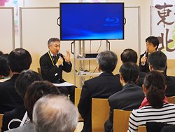前半の対談の様子