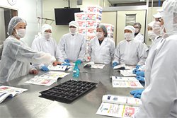 食品加工現場では、加工の工程に沿ってアドバイス。