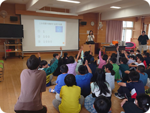 札幌市立真駒内桜山小学校での授業の様子