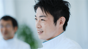 秋野雄亮氏の写真