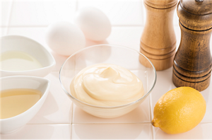 身近な界面活性剤の例:マヨネーズの写真