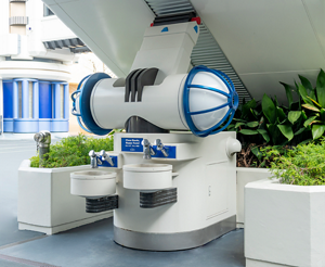 トゥモローランド内の「パン・ギャラクティック・ピザポート」付近にあります。