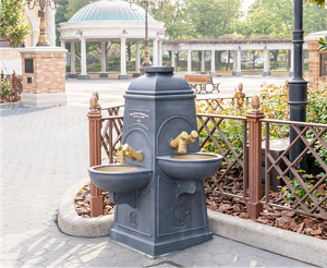 アメリカンウォーターフロント内ウォーターフロントパーク付近のショップ「ニュージーズ・ノヴェルティ」横にあります。