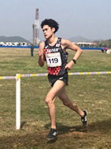写真:大会で必死に走っている様子