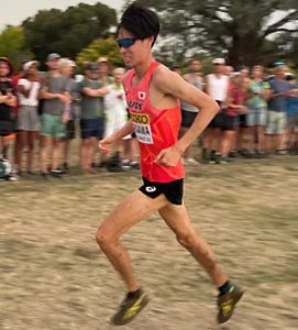 写真:大会で必死に走っている様子