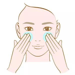 ②泡を2つに分けて、両ほおにのせます。泡をやさしくぬり広げます。