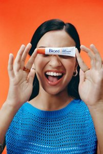26_Biore_Paint_and_Peel_Talent_Image_with_product