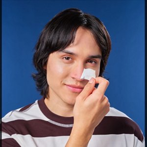 26_Biore_Pore_Strip_Talent_Product_Application