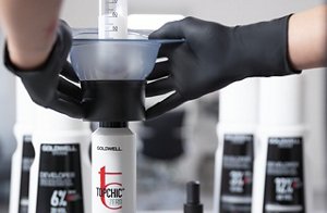 在使用染膏時記得戴上手套