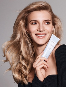 391x521_KS_MB2024_Brand_Keyvisual_Caro_Specialists_SBB_02_IE