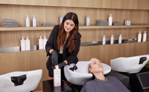 KS_MB2023_Brand_InSalonShot_Basin_Shampooing_03-s-mobile-582×357