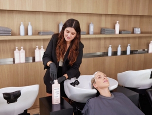 KS_MB2023_Brand_InSalonShot_Basin_Shampooing_03-s-tablet-437×328