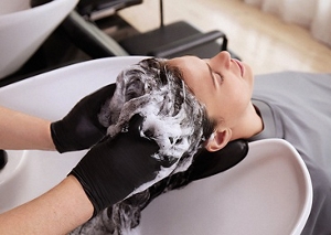 KS_MB2023_Brand_InSalonShot_Basin_Shampooing_01