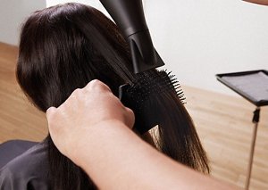 KS_MB2023_Brand_InSalonShot_Chair_BlowDry_02