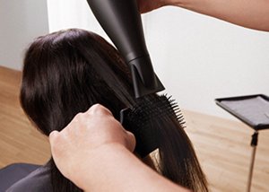 KS_MB2023_Brand_InSalonShot_Chair_BlowDry_02