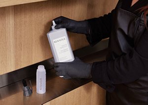 KS_MB2023_Brand_InSalonShot_KeratinTreatment_Prep_ApplicatorBottle